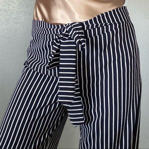 Size M - Navy & White Stripe Straight Leg Pants w/ Waist Tie 🖤